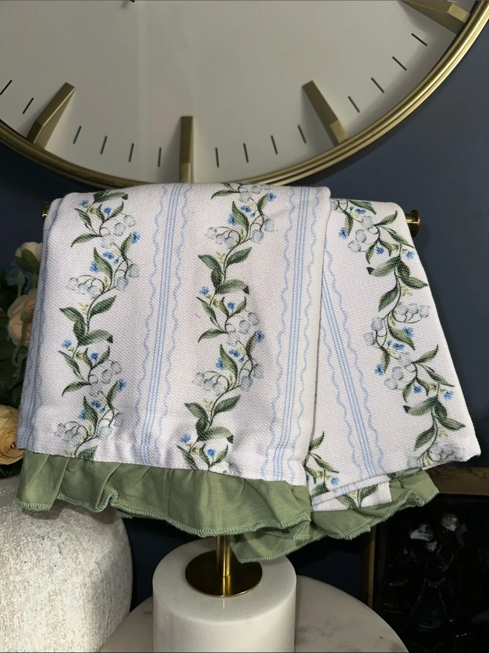 NYBG Floral Raffles Vine Kitchen Towel in White and Green set of 2